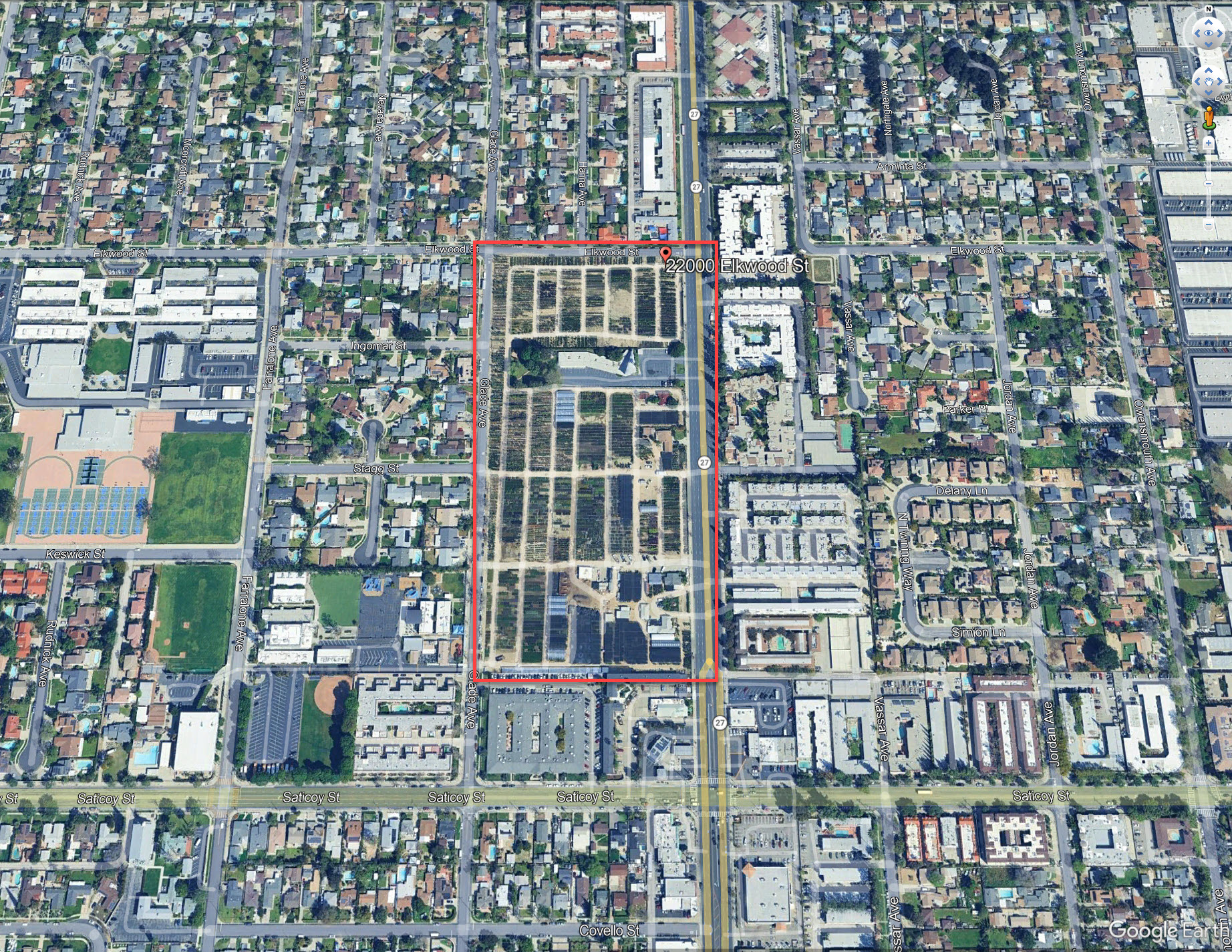 Aerial view of the outlined Canoga Park housing site between Topanga Canyon Boulevard and Glade Avenue